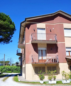 Holiday Home Il Pontile in Marina di Massa, apartments with private outdoor area, just 400 meters from the sea Massa